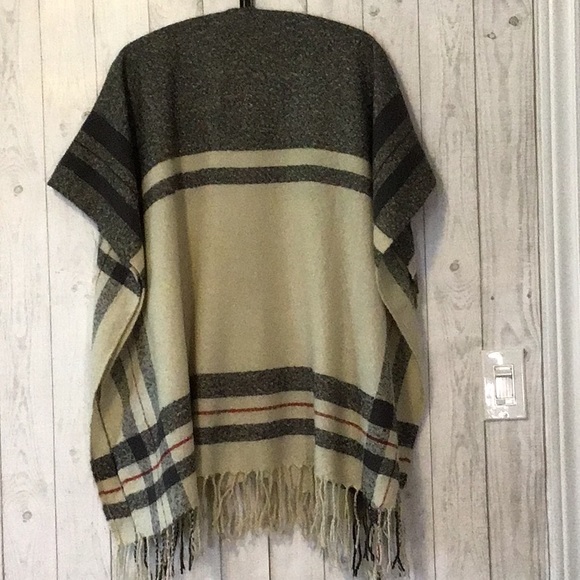 GUC Roots Blanket Scarf - Picture 2 of 5